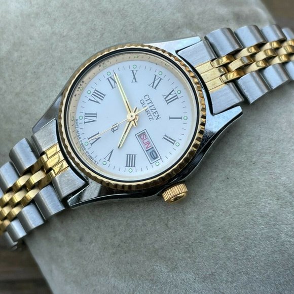 Citizen Quartz Ladies Wrist Watch GoldSilver Tone Analog DayDate Calendar Watc - Picture 3 of 12